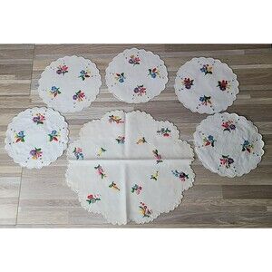 6 Vintage Napkins Embroidered Floral Scalloped Dresser‎ Tablescape Nice